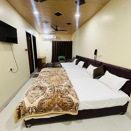 Hotel Shri Shiv Ganga Bhakt Niwas Ujjain Exterior foto