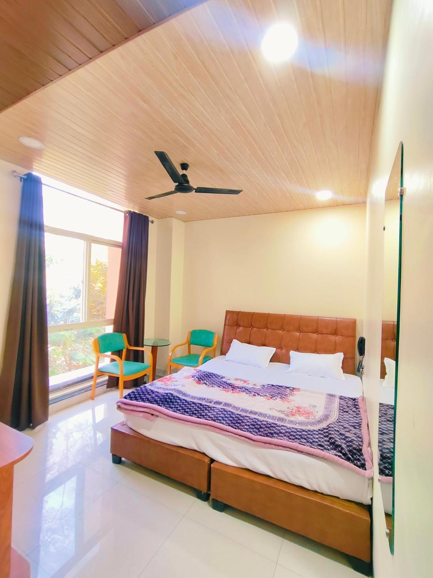Hotel Shri Shiv Ganga Bhakt Niwas Ujjain Exterior foto