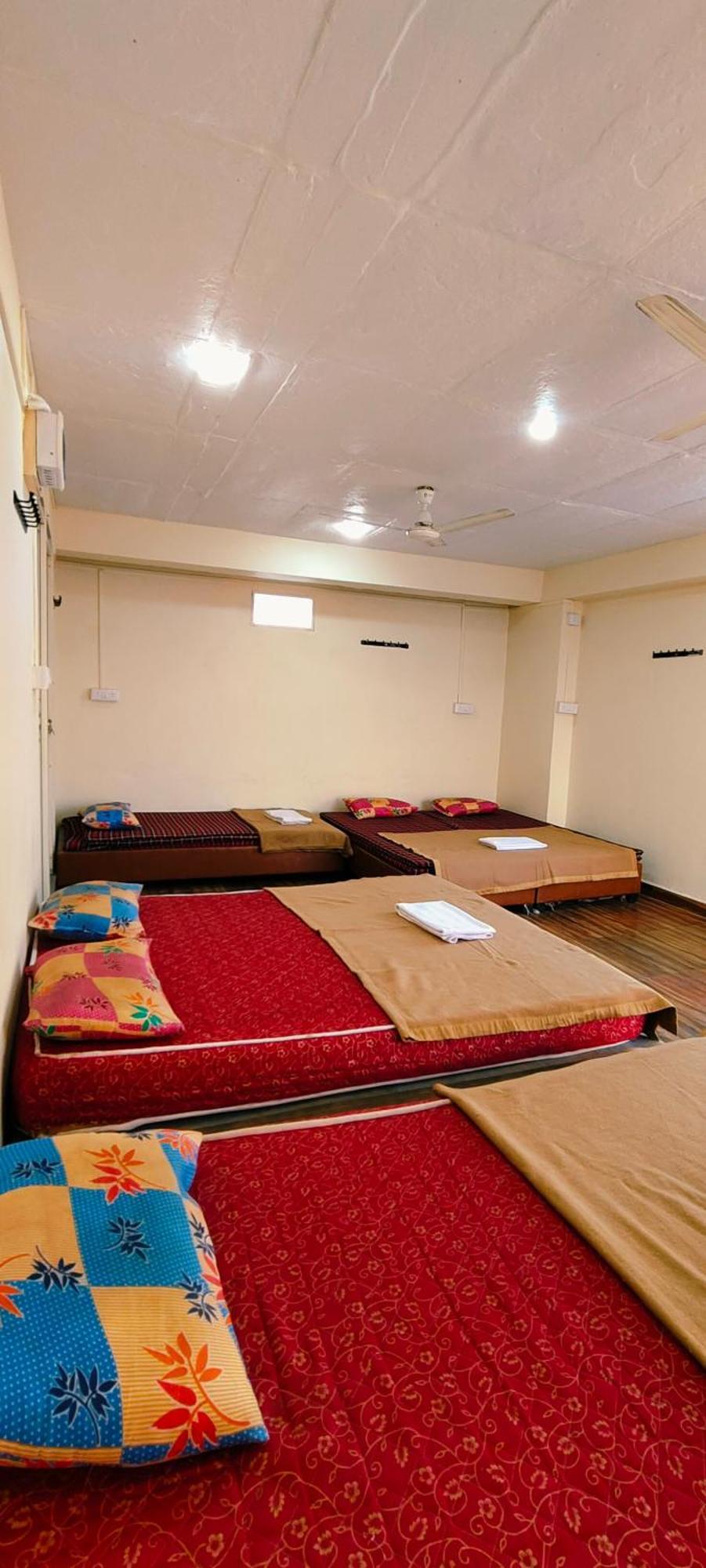 Hotel Shri Shiv Ganga Bhakt Niwas Ujjain Exterior foto
