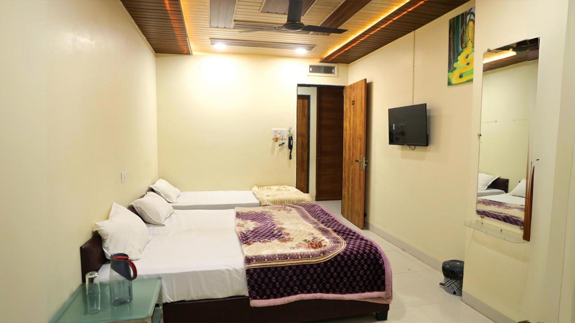 Hotel Shri Shiv Ganga Bhakt Niwas Ujjain Exterior foto