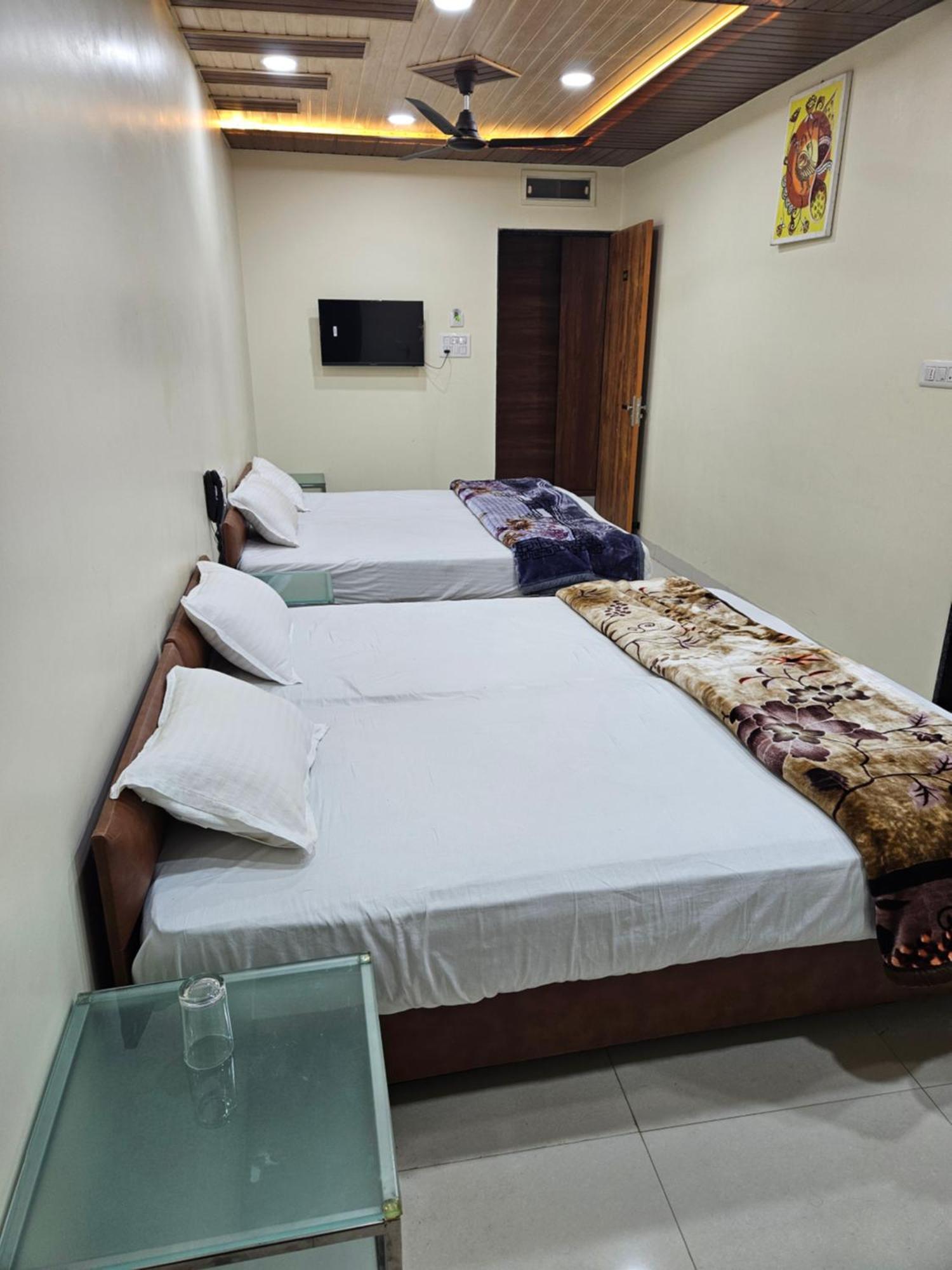Hotel Shri Shiv Ganga Bhakt Niwas Ujjain Exterior foto