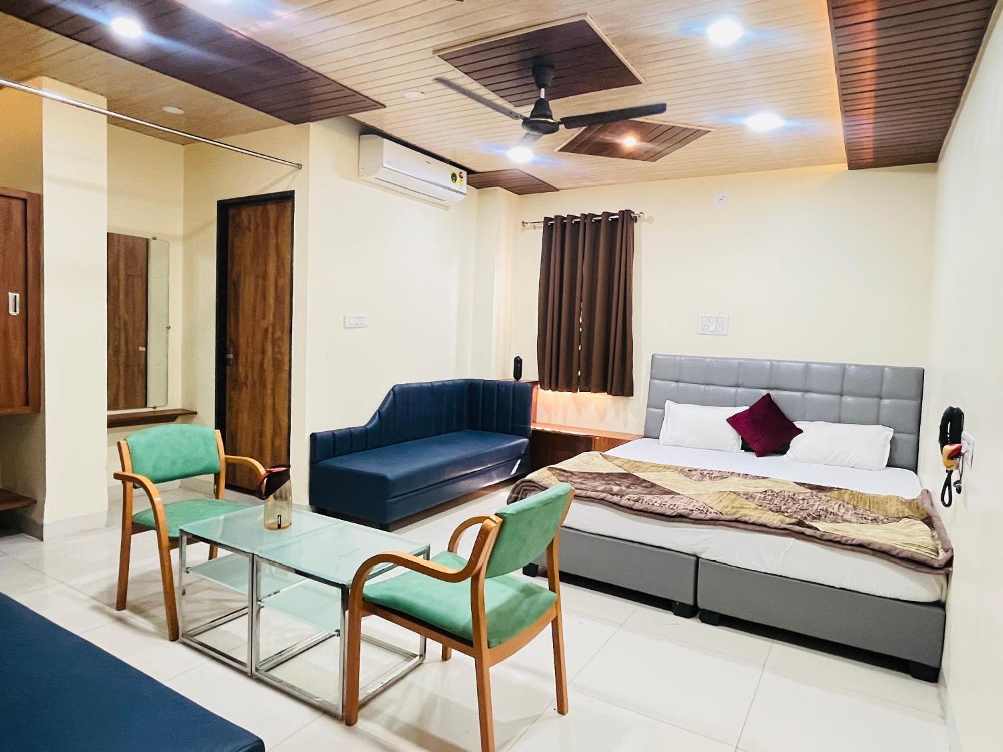 Hotel Shri Shiv Ganga Bhakt Niwas Ujjain Exterior foto