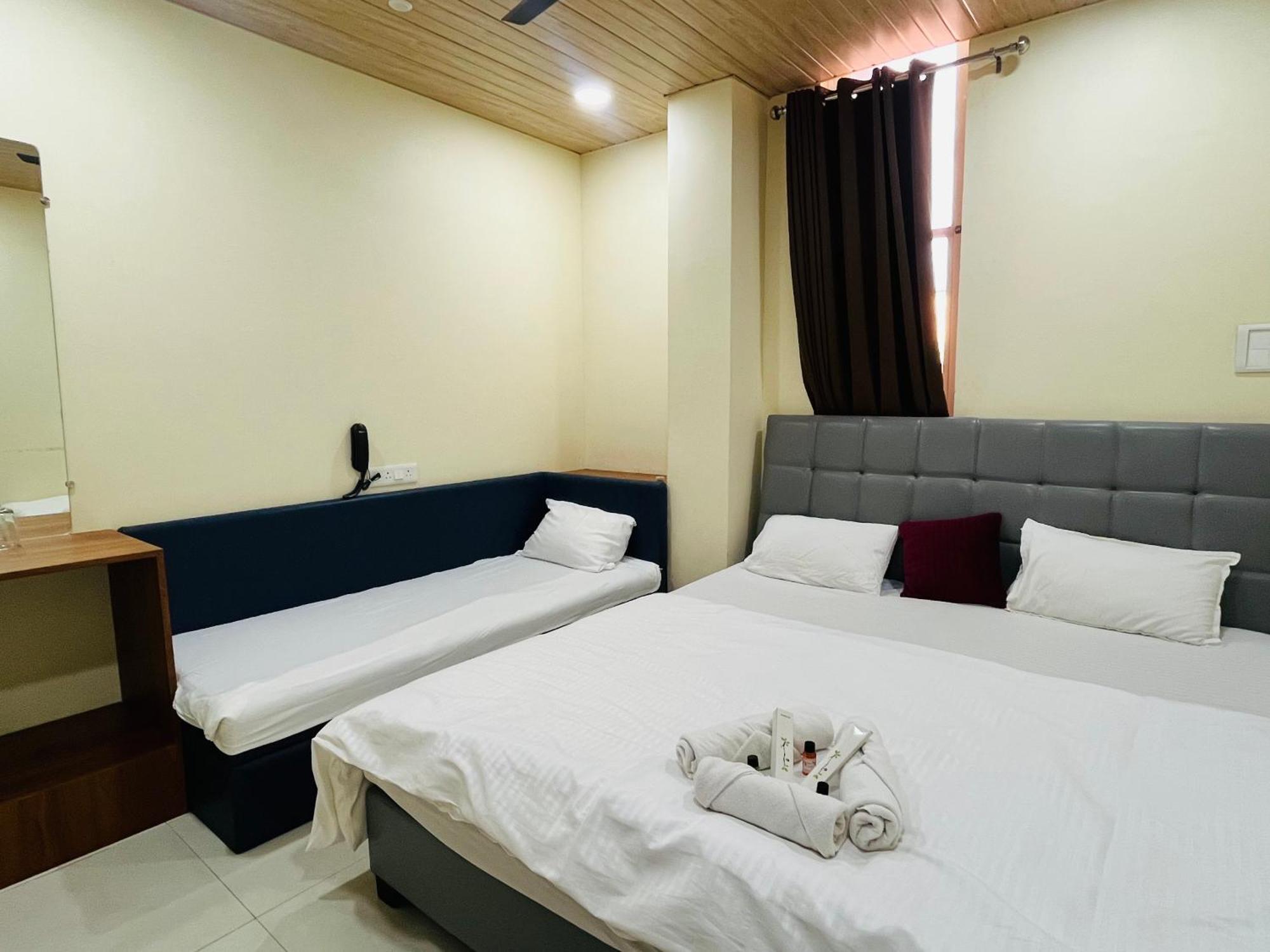 Hotel Shri Shiv Ganga Bhakt Niwas Ujjain Exterior foto