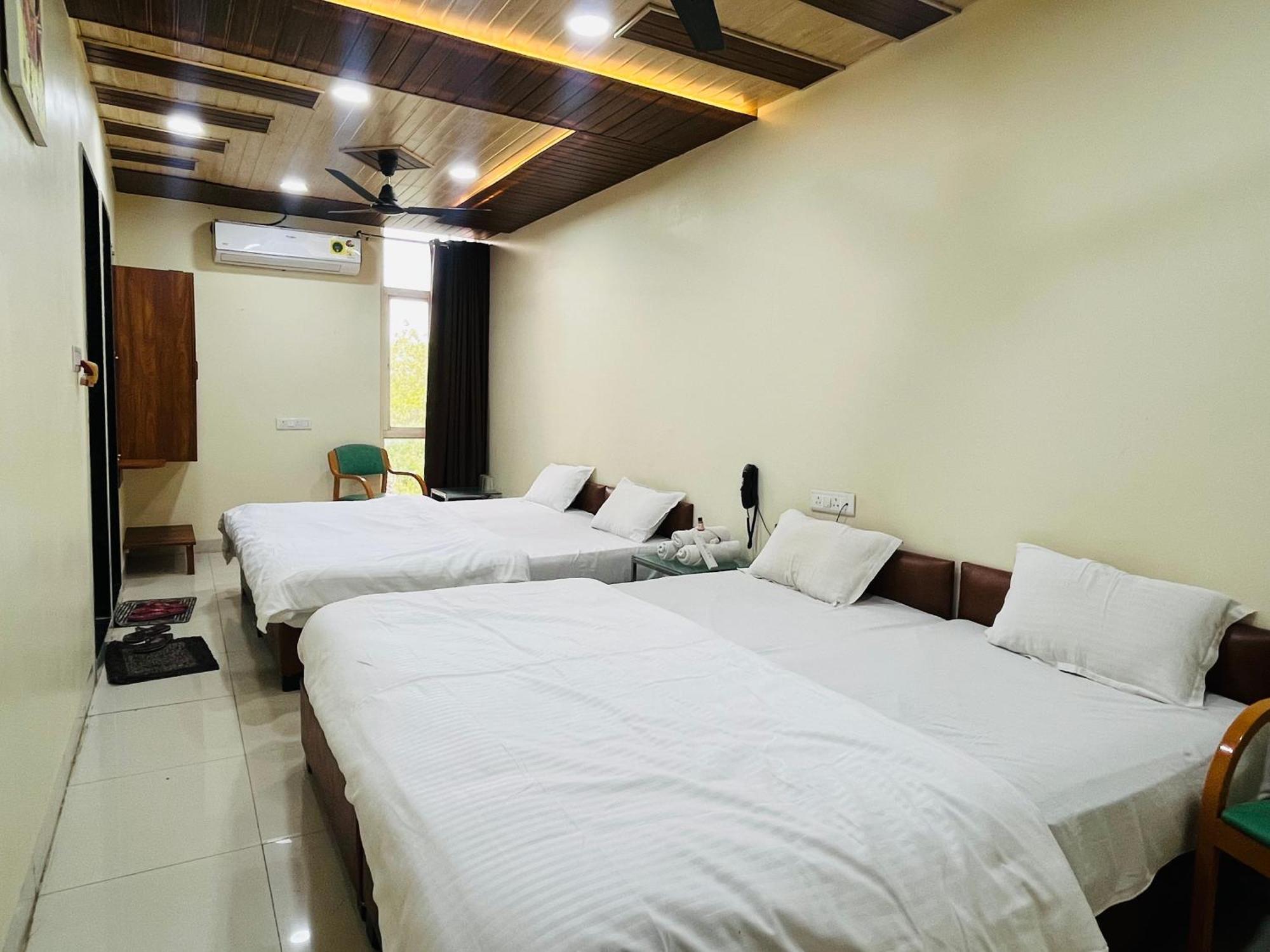 Hotel Shri Shiv Ganga Bhakt Niwas Ujjain Exterior foto
